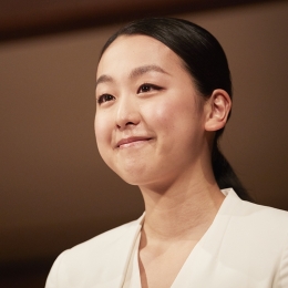 「自分らしさ」を貫いたスケート人生とは。 浅田真央の、笑顔と涙の引退記者会見を振り返る