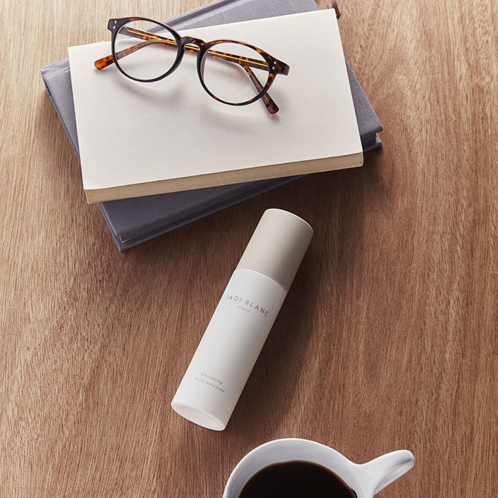 Case3 Spur Jpエディターsh 香りのいいオーガニックコスメで 美白までできるのがうれしい Organic Skin Care Jade Blanc 機能性オーガニックコスメでスキンケアをもっと心地よく Spur