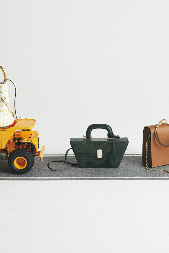 トレンドを味方に！ 軽やかに持ちたいワンハンドル