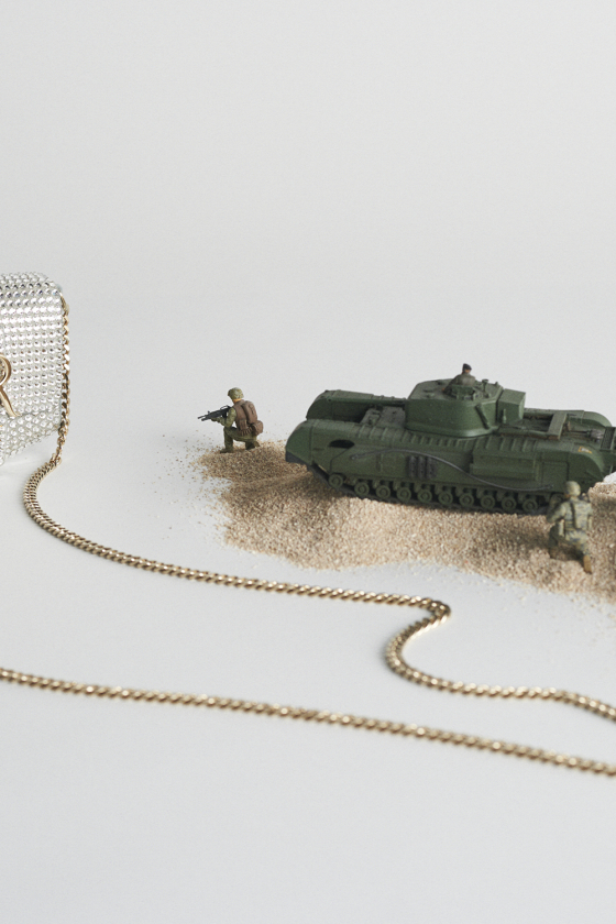 春のモードに寄り添う、アクセサリー感覚のミニサイズ