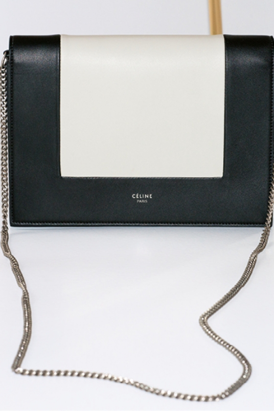 セリーヌの最新コレクションより、バッグ「フレーム」が発売