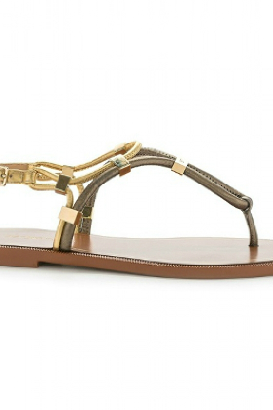 セルジオ ロッシからエフォートレスなフラットサンダルが登場