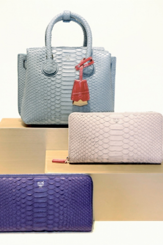 日本限定！ MCMがエキゾチックレザーのコレクションを発表