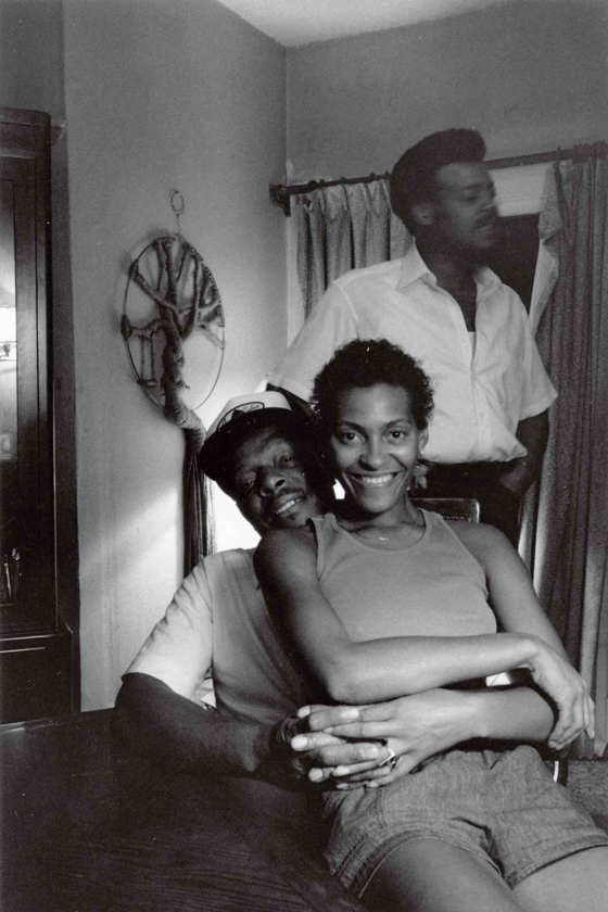黒人女性のアイデンティティを撮り続ける写真家キャリー・メイ・ウィームス＜後編＞