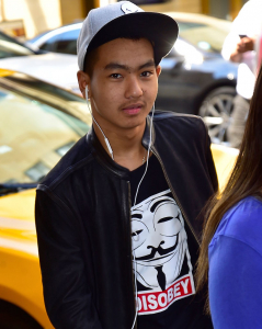 親権争いが注目されるアンジェリーナ ジョリー 長男マドックスを連れて韓国の大学を見学 セレブニュース Spur