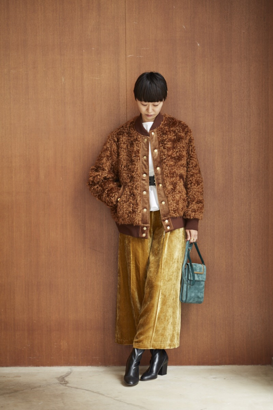 「どこかストリートライクなエコファーブルゾンを大人の解釈で」