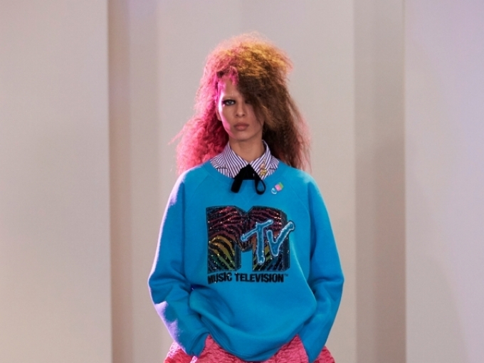 ポップカルチャーのシンボルロゴをスウェットに【MARC JACOBS】 - 最新 ポップカルチャーのシンボルロゴをスウェットに【MARC JACOBS】 - 最新