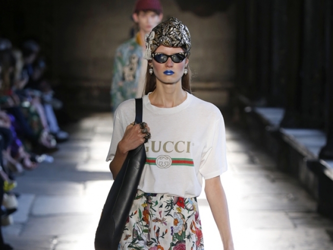 80sを彷彿とさせるロゴとヴィンテージ加工【GUCCI】 - 最新