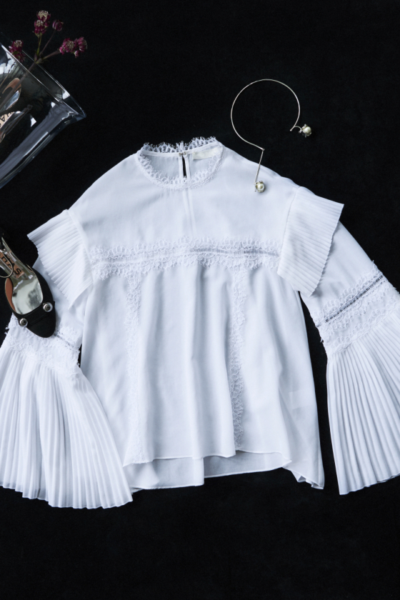 新しいエレガンスをクチュールライクなレースで魅せる