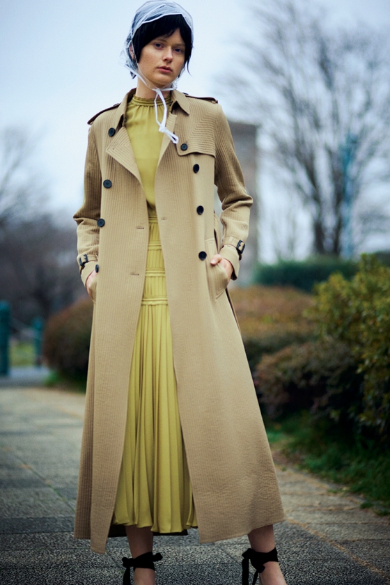 クチュールライクな生地を使ったヴァレンティノのトレンチコート