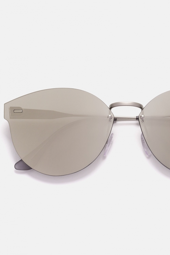 アイウエアブランドSUPERの限定モデル「テュトレンテ」のポップアップストア開催