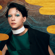 まるで“打ち潮”のように。炭治郎のピュアなスピリットを遊び心たっぷりに瞳に宿す