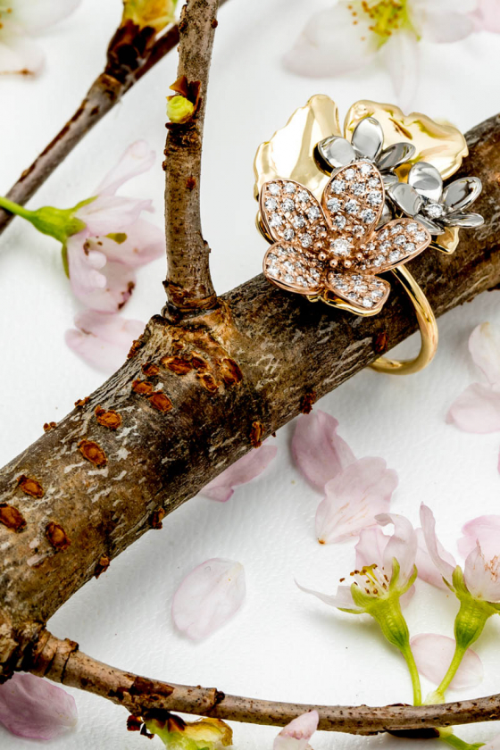 ナチュア & ニコライ バーグマンから、桜をモチーフにした新作ジュエリーが登場