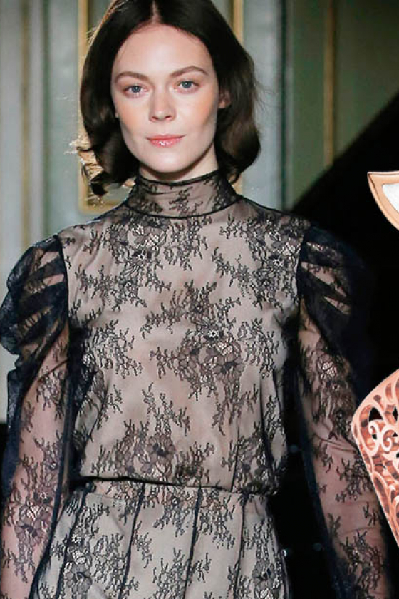 ドレスアップ宣言、パーティーの華になるジュエリースタイリングを指南