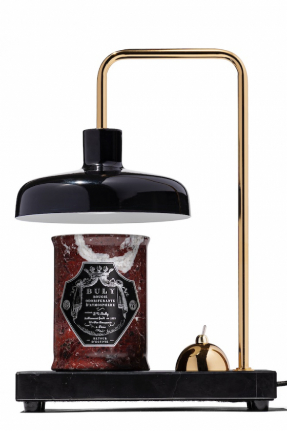 クラシカルなランプで心地よい香りを。オフィシーヌ・ユニヴェルセル・ビュリーより火を使わないキャンドルウォーマーが数量限定で登場