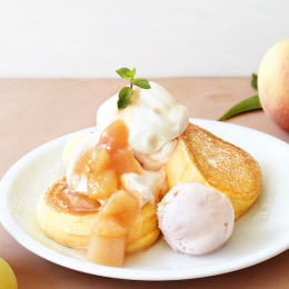 桃づくしのパンケーキで贅沢なひとときを。「FLIPPER’S」の夏限定パンケーキ