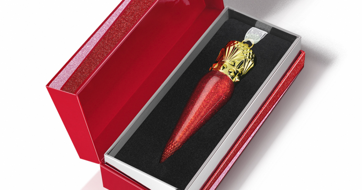 冬こそ映えるクリスチャン ルブタンの限定グリッター入りレッドリップ