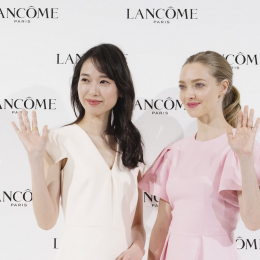 アマンダ・サイフリットと戸田恵梨香が、ランコムの新製品発表会で美の共演!
