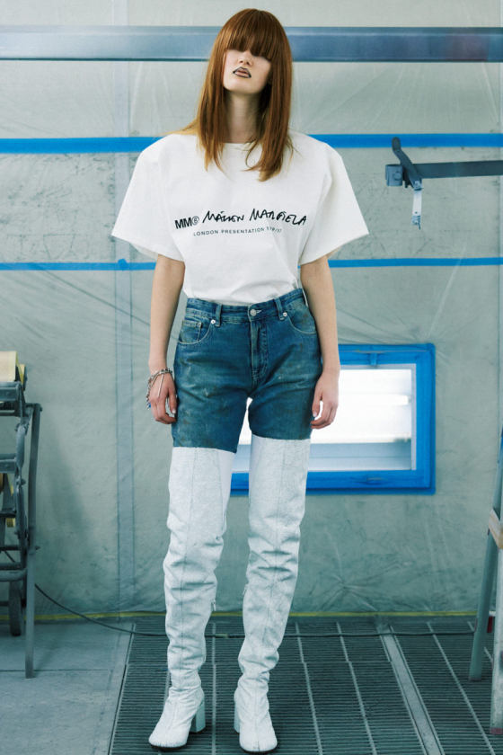 Ｔシャツとデニムをハイモードに着こなす