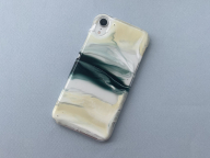 服好きのスマホケース。正解は?