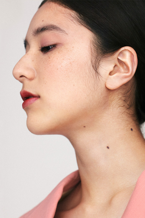 NARS ナチュラルラディアントスキン、 この肌がモードなひとのニューベーシック