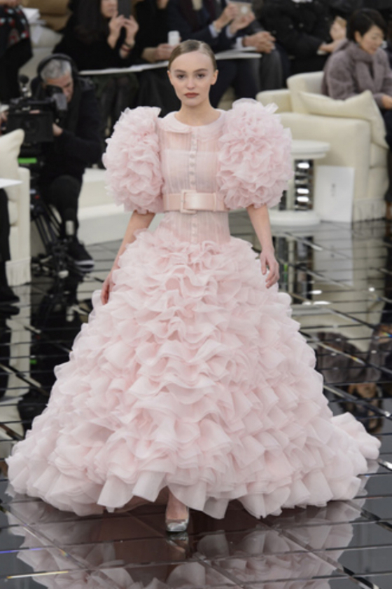 2017年の顔、カイア・ガーバー vs リリー＝ローズ・デップのファッション対決！