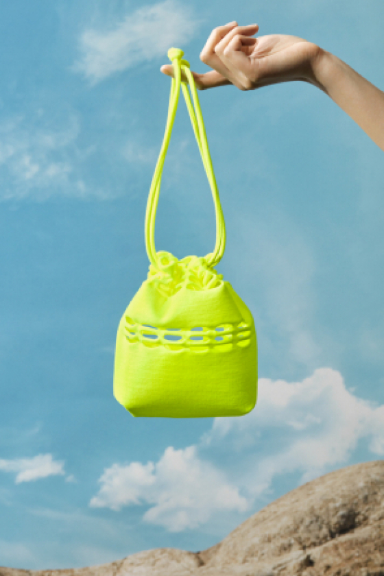 “洗えるかごバッグ”に新作が登場！ グッド グッズ イッセイ ミヤケの「モッコ」シリーズ