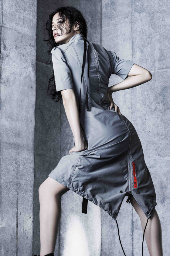 タフな女性像を演出する、ジースター ロゥのエクスクルーシブ コレクション