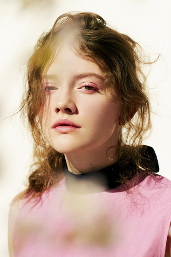 肌もメイクアップも薄ピンク主義。春いちばんの桜フェイス