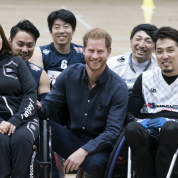 ヘンリー王子、初来日で人気急上昇！ 日本での弾丸スケジュールに密着