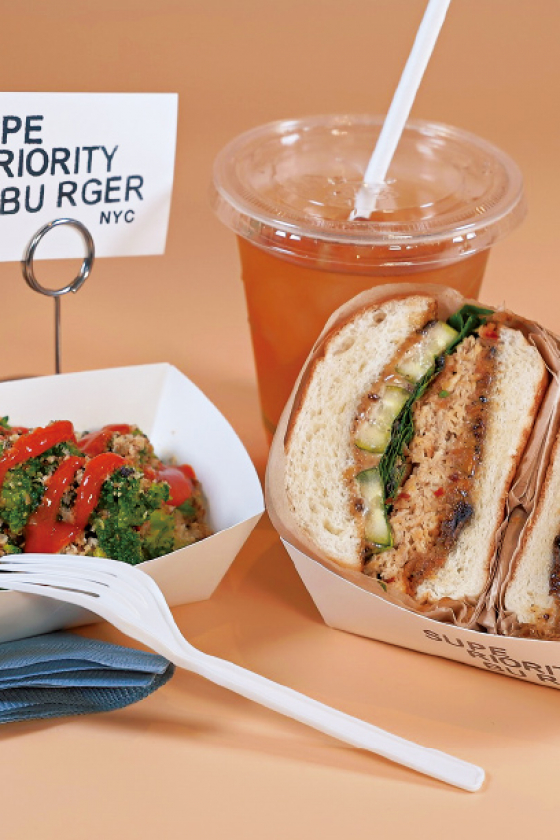 SUPERIORITY BURGER（スペリオリティー バーガー）／ 3つのブランドを束ね、デリバリーサービスを開始