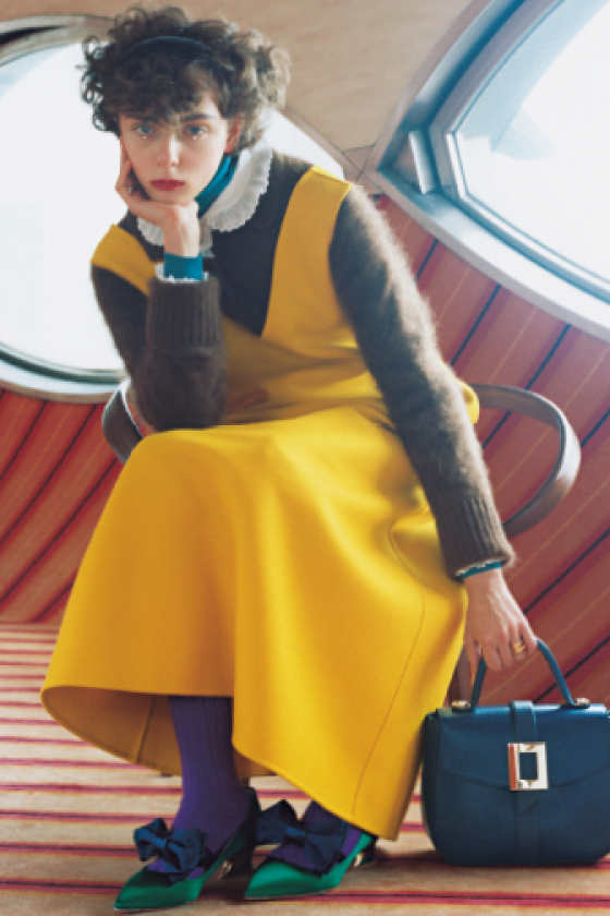 それは淑女の暗号。女王陛下のハンドバッグ