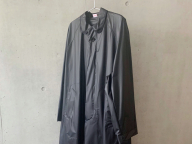 雨の日の気分を上げるMAISON EUREKAのレインコート