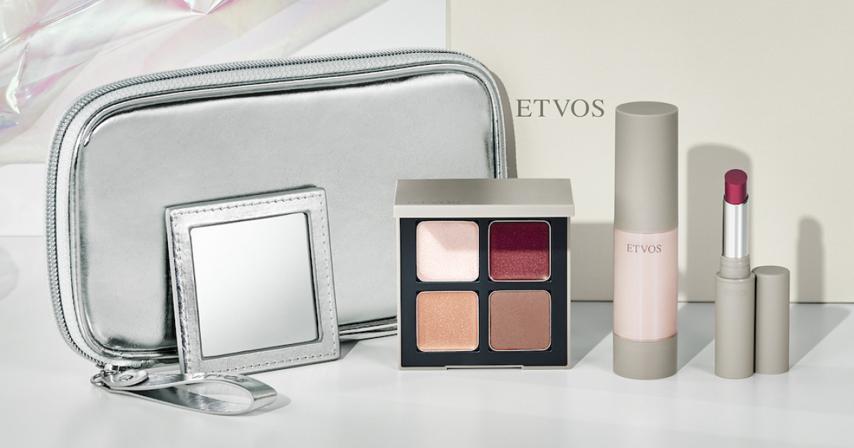 エトヴォス「クリスマスコフレ2021」には、“美肌映えするツヤ”を