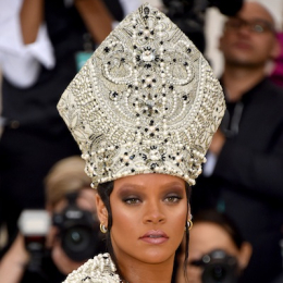 史上最大級!メットガラ2018の「ヘッドドレス横綱」を探せ #MetGala