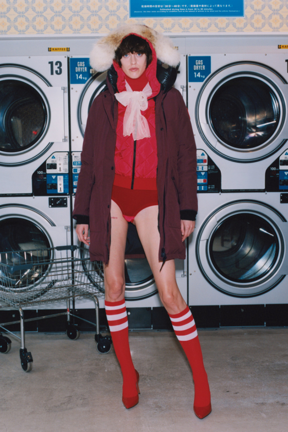 スポーティでエッジの効いたレイヤリングテクニック