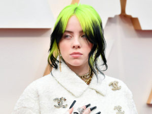 ボディシェイマーに立ち向かう ビリー アイリッシュの注目ニュースとバギースタイル Spur