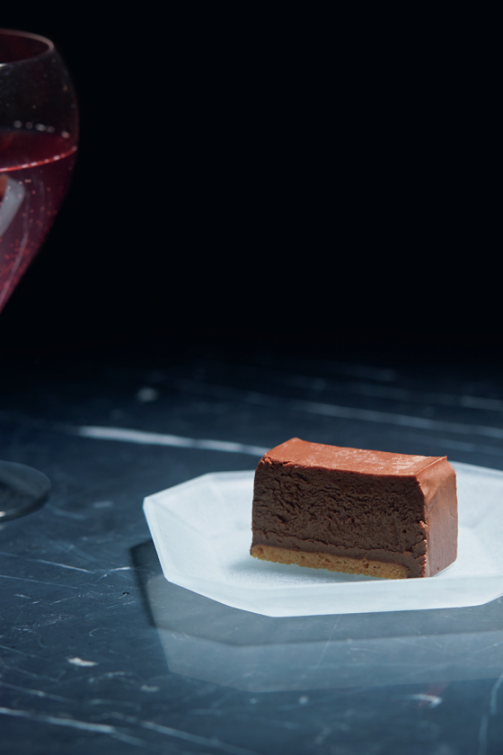 蛙亭がナビゲートする、お酒とチョコの甘美な世界