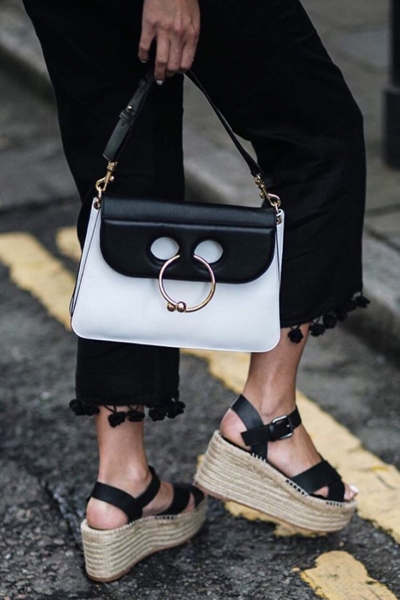 世界のファッショニスタがこの秋に買ったシューズ&バッグはこれ！