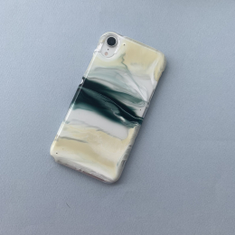 服好きのスマホケース。正解は?