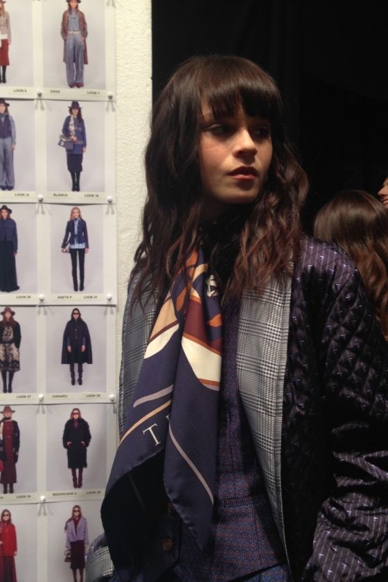 ファーストルックをまとうアナ@Trussardi