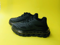 「Shoes53045」のスニーカーを手に入れた